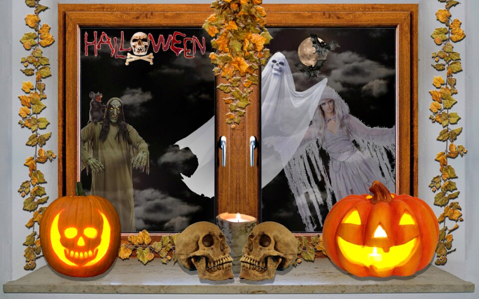 Ghosts skull and crossbones scary