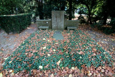 Grabmal Heymel in Bremen, Riensberger Friedhof