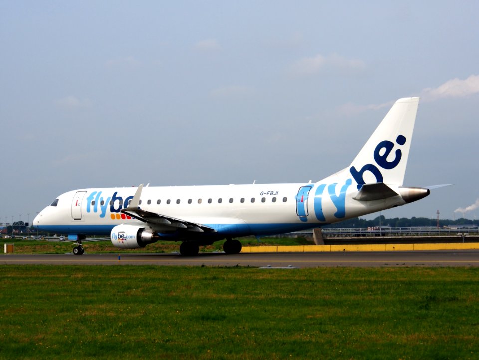 G-FBJI Flybe Embraer ERJ-175STD (ERJ-170-200) - cn 17000355 taxiing 14july2013 pic-003