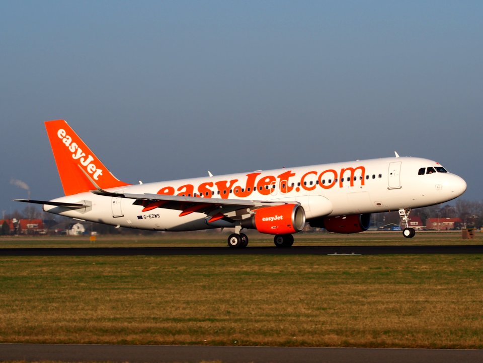 G-EZWS easyJet Airbus A320-214(WL), landing at Schiphol (AMS - EHAM), Netherlands, pic3