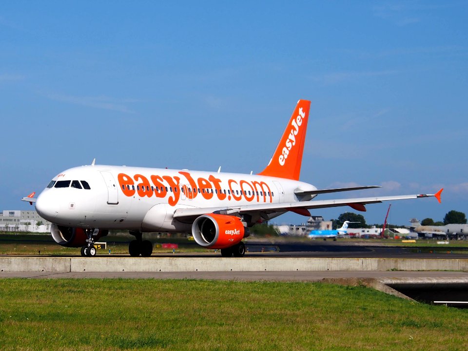 G-EZMH easyJet Airbus A319-111 - cn 2053 pic1