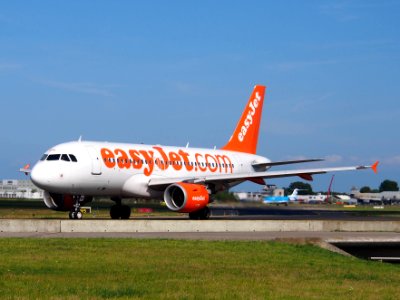 G-EZMH easyJet Airbus A319-111 - cn 2053 pic1