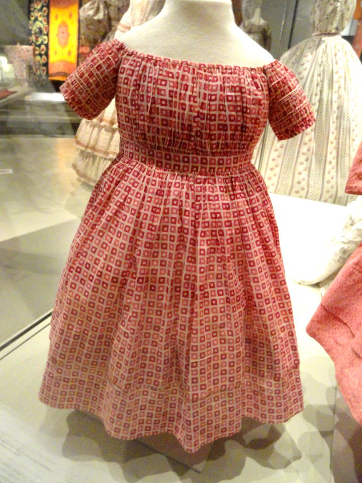 Girl's dress, Duxbury, Massachusetts, United States, c. 1832-1835, cotton tabby - Patricia Harris Gallery of Textiles & Costume, Royal Ontario Museum - DSC09442