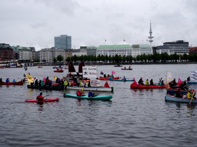 G20 Protestwelle Hamburg boats on the Binnenalster 04