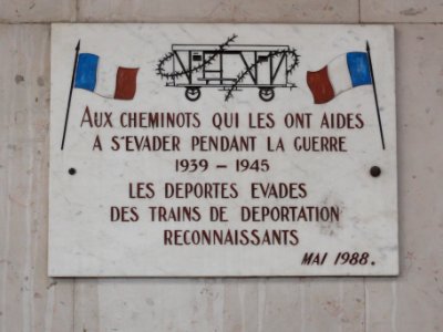 Gare de Châlons-en-Champage, plaque comm. evadés guerre
