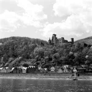 Gezicht op slot Stolzenfels bij Koblenz, Bestanddeelnr 254-1086