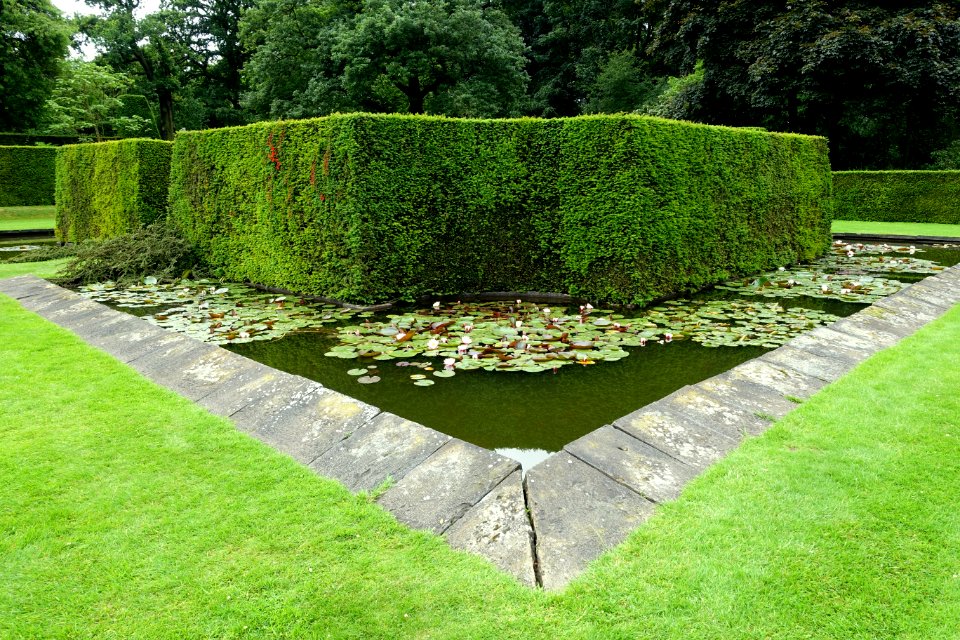 Garden - Renishaw Hall - Derbyshire, England - DSC02253