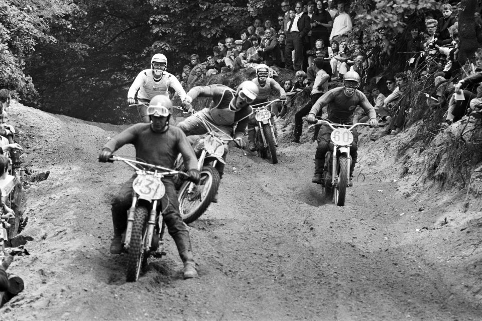 Gerrit Wolsink (H7) in de race van de 500 cc-motoren, Bestanddeelnr 924-5717