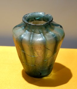 Glass vase from Islamic countries of western Asia, Southern Han period, from the underground palace of Kangling, Xiaoguwei, Panyu, Guangzhou - Hong Kong Museum of History - DSC00767