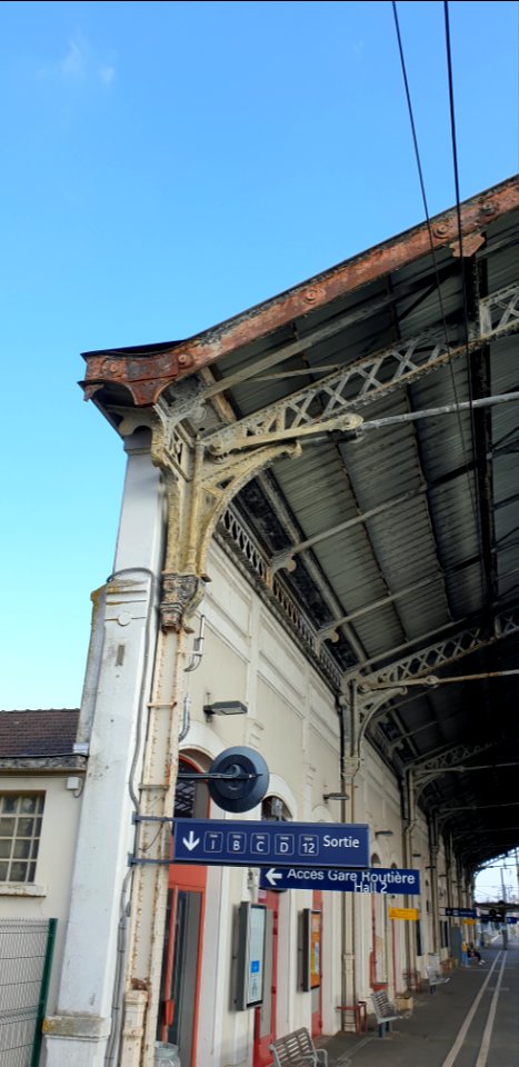 Gare de Saint-Germain-des-Fossés - détail charpente verrière