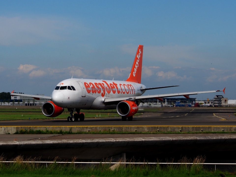 G-EZDW Airbus A319-111 easyJet taxiing at Schiphol (AMS - EHAM), The Netherlands, 18may2014, pic-1
