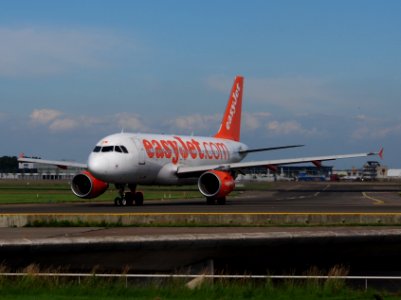 G-EZDW Airbus A319-111 easyJet taxiing at Schiphol (AMS - EHAM), The Netherlands, 18may2014, pic-1