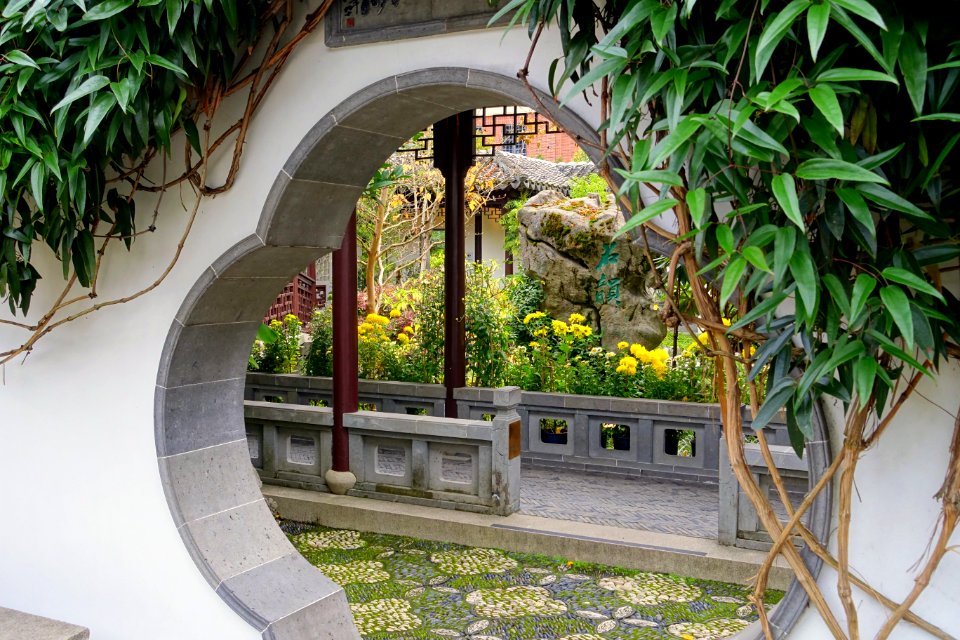 Gate - Lan Su Chinese Garden - Portland, Oregon - DSC01250