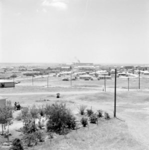 Gezicht op de bebouwing en de industrie van de stad, Bestanddeelnr 255-3075