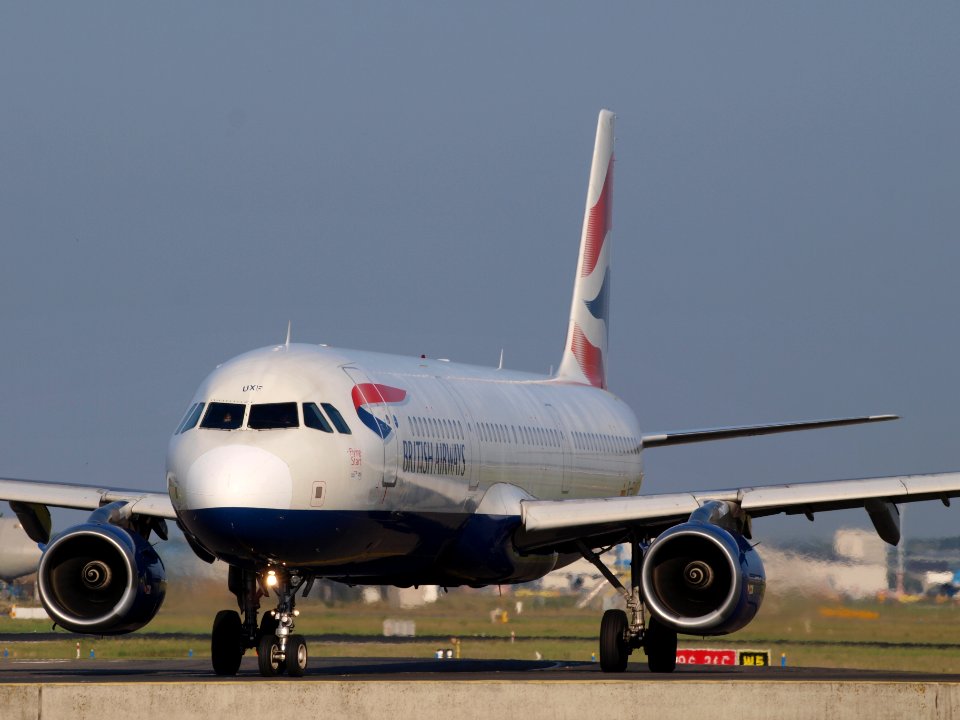G-EUXF British Airways Airbus A321-231 - cn 2324 taxiing 15july2013 pic-002