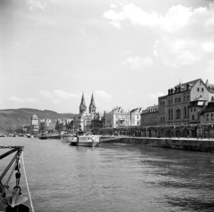 Gezicht op Boppard met de St Severuskerk, Bestanddeelnr 254-1092