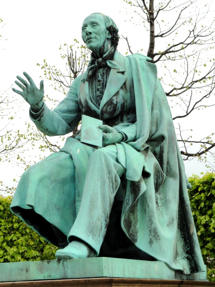 Hans Christian Andersen statue in Kongens Have - Copenhagen - DSC07861