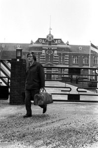 Hans Dona vrijgelaten in Nieuwersluis, kop, Bestanddeelnr 925-3469