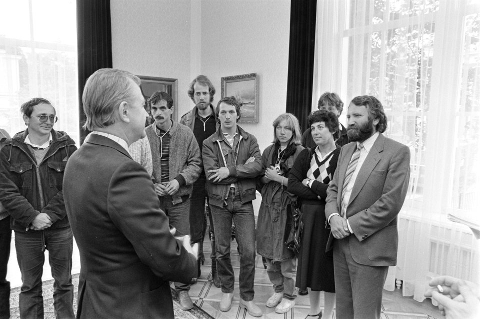 Hongerstakers met ambassadeur Bartoszek, Bestanddeelnr 932-6217