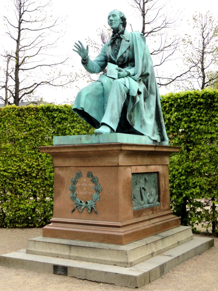 Hans Christian Andersen statue in Kongens Have - Copenhagen - DSC07860