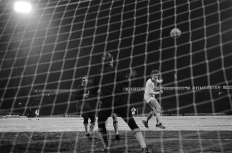 Go Ahead tegen Ajax 1-3. Piet Keizer scoort 0-1, Bestanddeelnr 923-2535