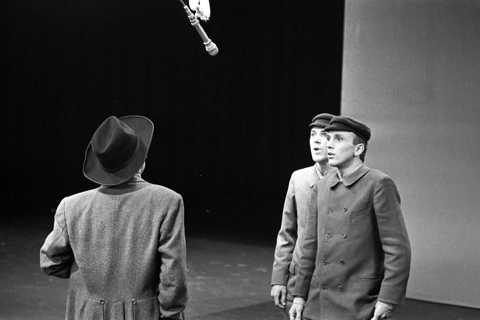 Hans Dagelet als Kees 2 (Kees in zijn dagdromen) en Wim van der Grijn als Kees 1, Bestanddeelnr 924-6058