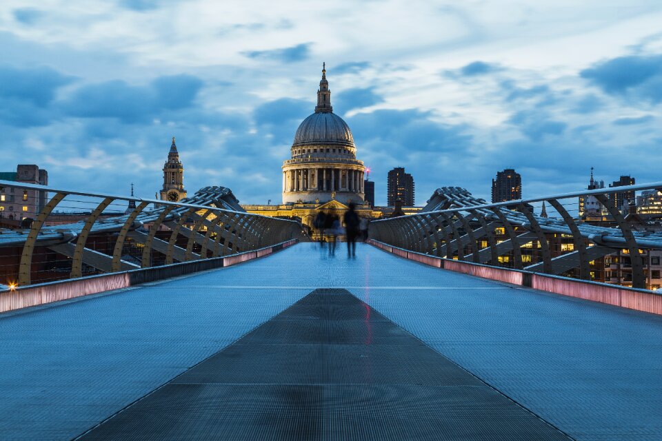 Sky bridge st paul's cathedral photo