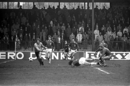 Go Ahead Eagles tegen Den Haag 2-3, Hestad (rechts) scoort tweede doelpunt voor , Bestanddeelnr 925-5323