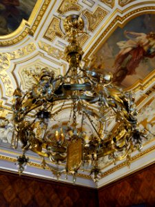 Hamburger.Rathaus.Prunkleuchter.im.Kaisersaal