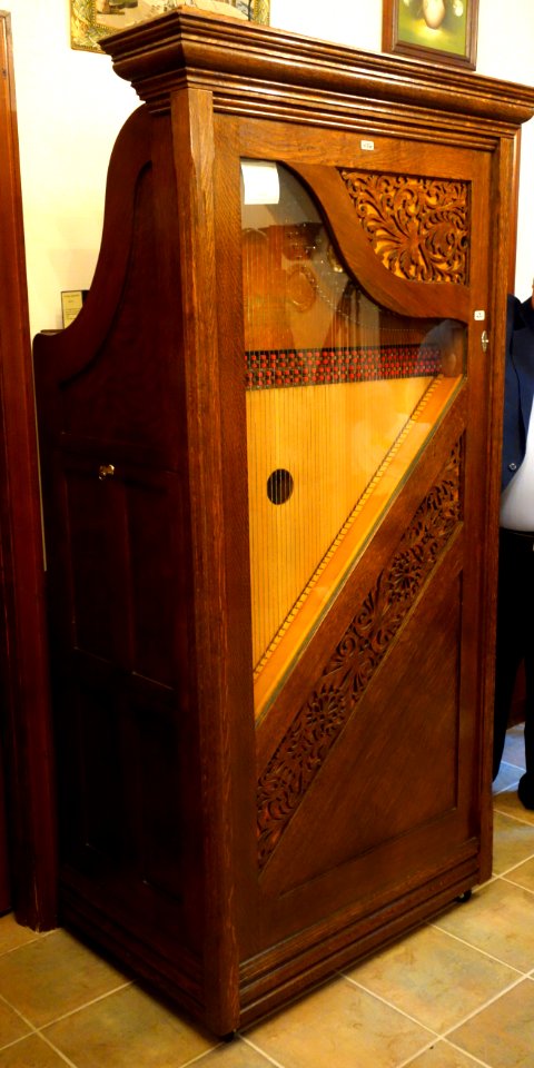Harp (coin operated) - Bayernhof Museum - DSC06173