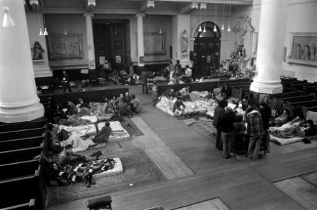 Hongerstaking honderd Marokkanen in Mozes en Aaronkerk in Amsterdam, overzicht, Bestanddeelnr 928-2641