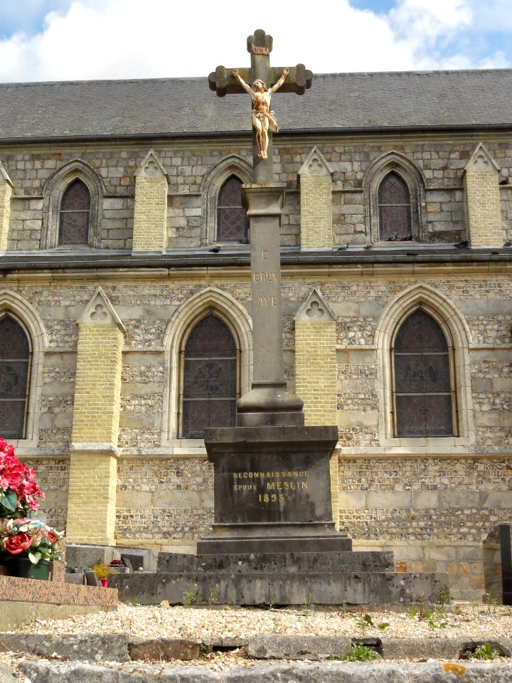 Hautot-l'Auvray (Seine-Mar.) croix du cimetière