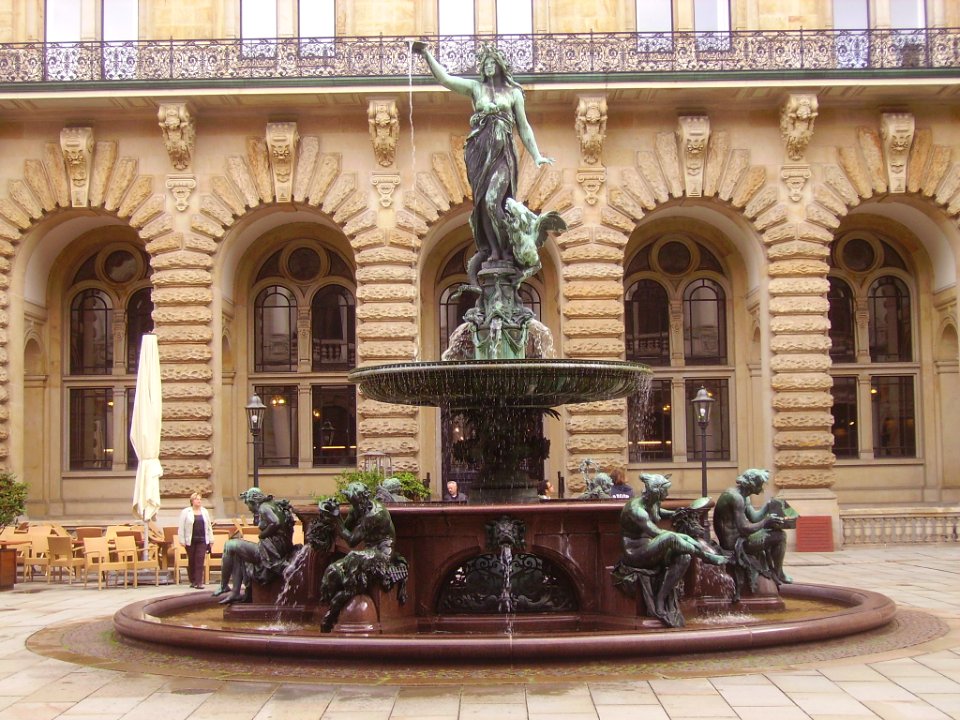 Hamburg Rathaus Hof 3