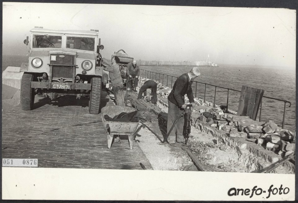 Havens, havenhoofden, beschermingen, stormen, Bestanddeelnr 051-0876