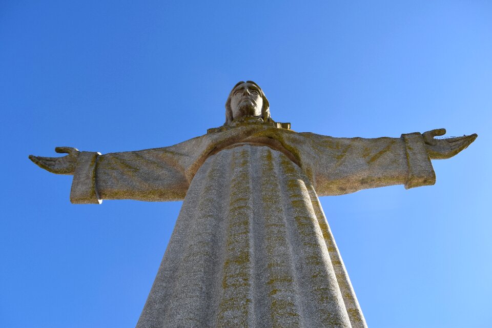 Monument sculpture jesus