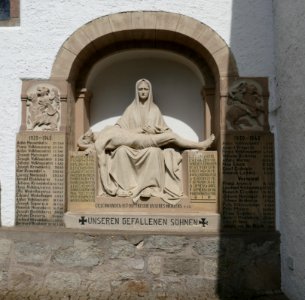 Holzhausen - St. Johannes Baptist - Ehrenmal