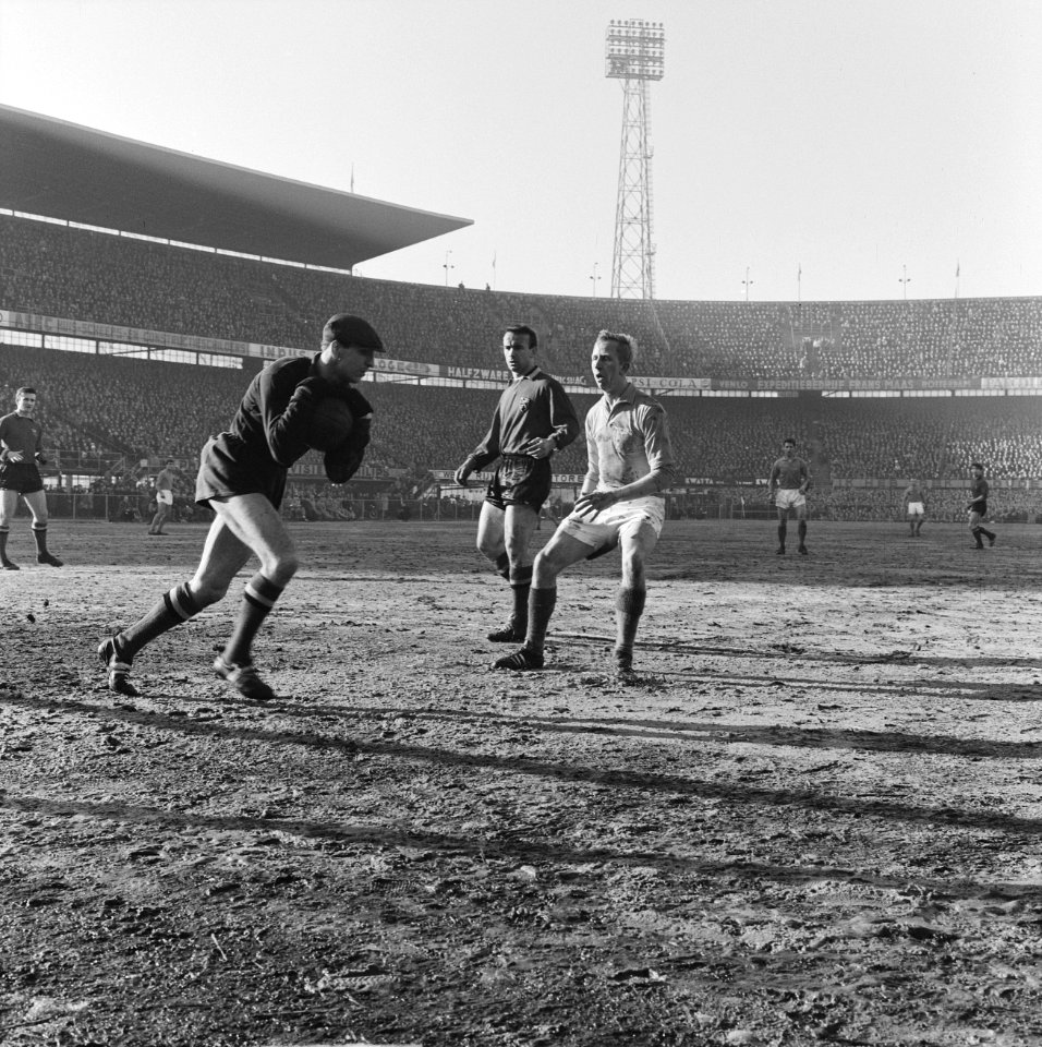 Holland tegen Belgie 0-1. Henk Groot en keeper Nicolai, Bestanddeelnr 914-8905
