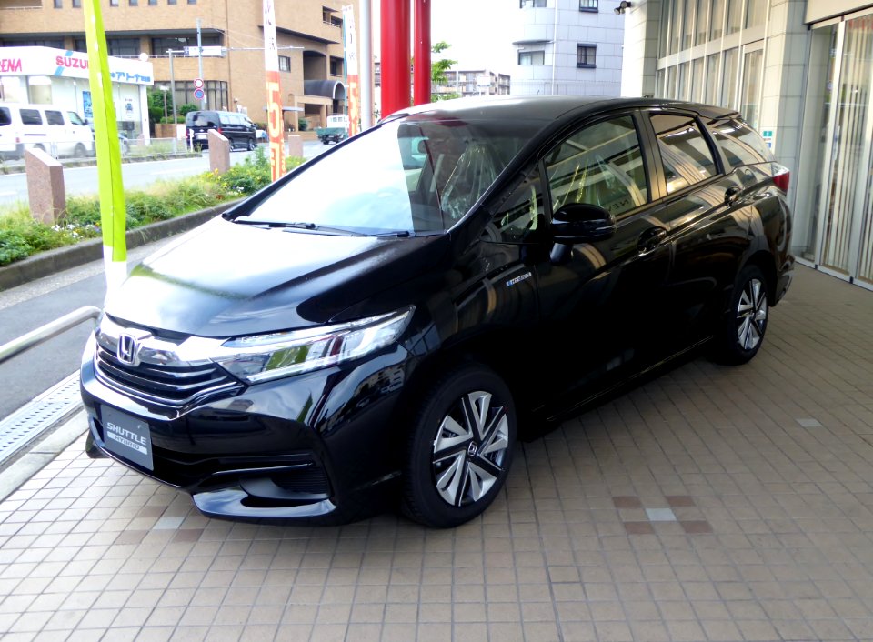 Honda SHUTTLE HYBRID X (DAA-GP7) front