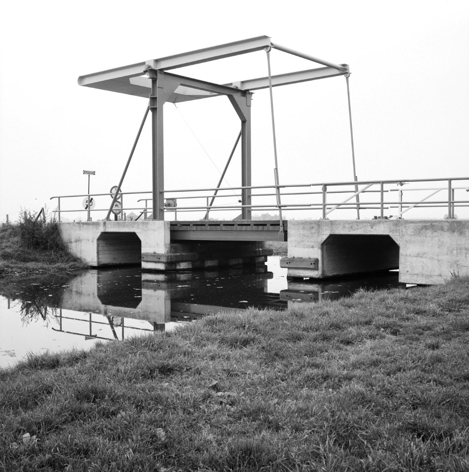 Graven en verbeteren van kanalen, aanleggen bruggen, bruggen, waterland, Broek, Bestanddeelnr 160-0863