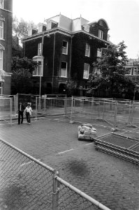 Hekken bij het Amerikaans Consulaat op het Museumplein, Bestanddeelnr 932-1829