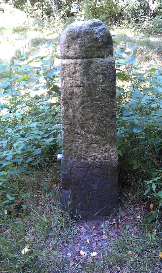 Grenzstein am Raakmoorgraben