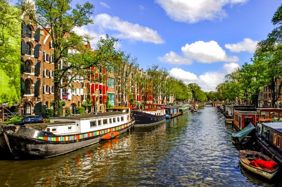 Home boat urban city