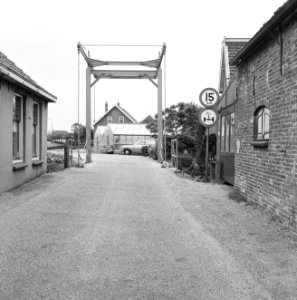 Graven en verbeteren van kanalen, aanleggen bruggen, bruggen, nieuwe tuinen, Bestanddeelnr 160-0872