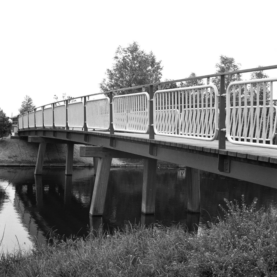Graven en verbeteren van kanalen, aanleggen bruggen, bruggen, Bestanddeelnr 160-0922