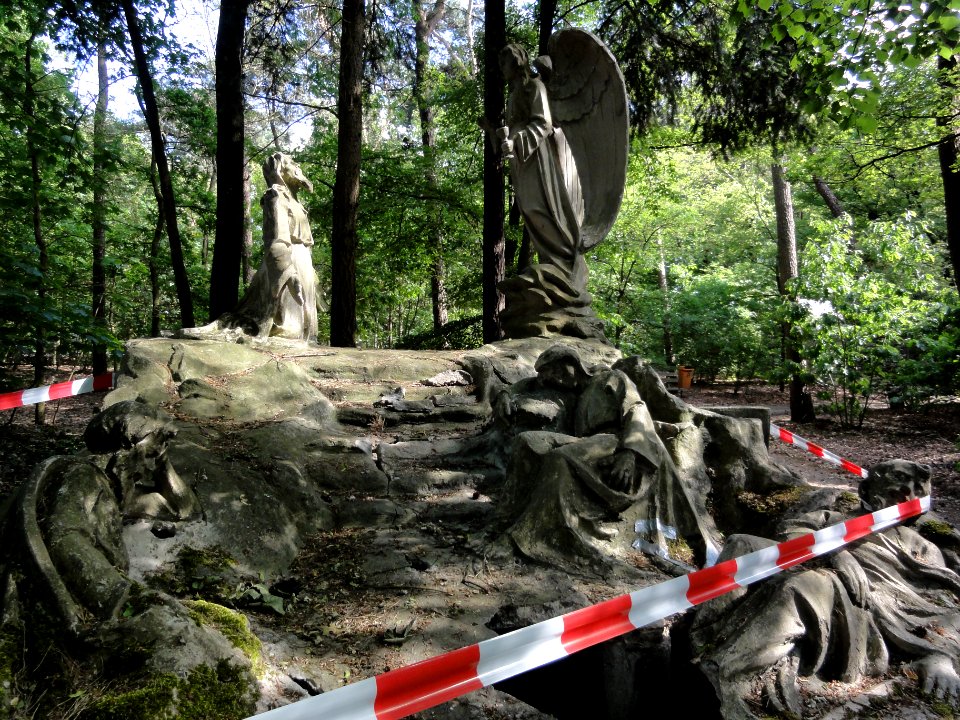 Handel (Gemert-Bakel) Rijksmonument 518085 Processiepark, sculptuur Golgotha