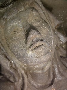 Handel (Gemert-Bakel) Rijksmonument 16054 oud Mariakapelletje, hoofd van Mariabeeld