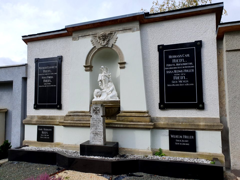 Grave stone Bergfriedhof Schleiz 08