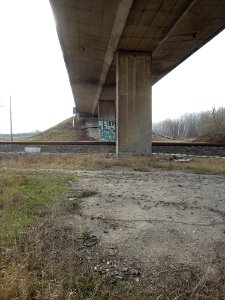 Großdeubener Pleißebrücke die Bundesstraße 2 überführend -Untersicht-Bahnstrecke- im März 2018a