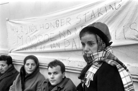 Grieken demonstreren in Den Haag een van de demonstranten is de toneelspeelster , Bestanddeelnr 921-8748