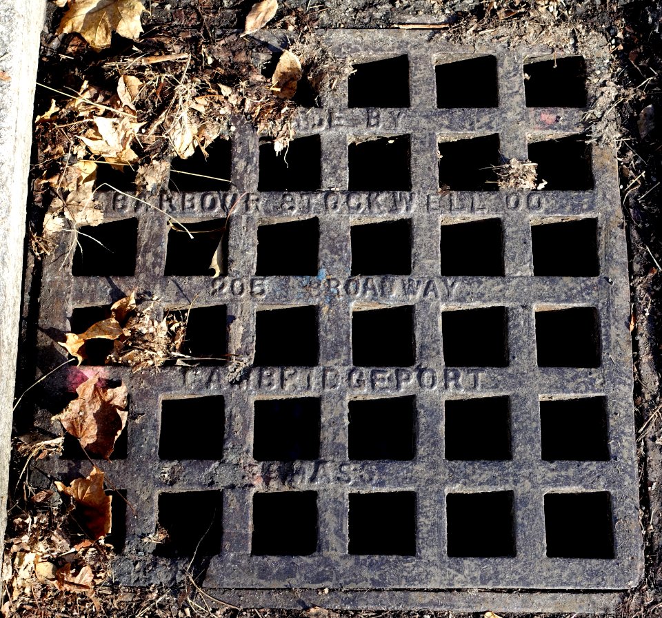 Grate, made by Barbour Stockwell Co, 205 Broadway, Cambridgeport Mass - Arlington, MA - DSC03728